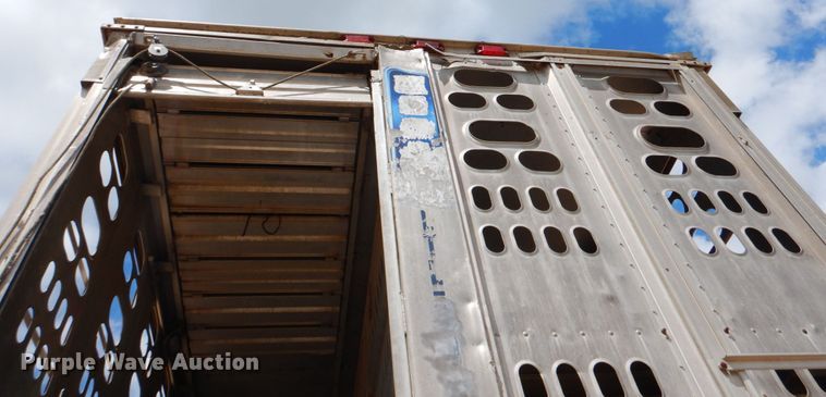 image for item DJ0784 2000 Barrett 00L11965  livestock trailer