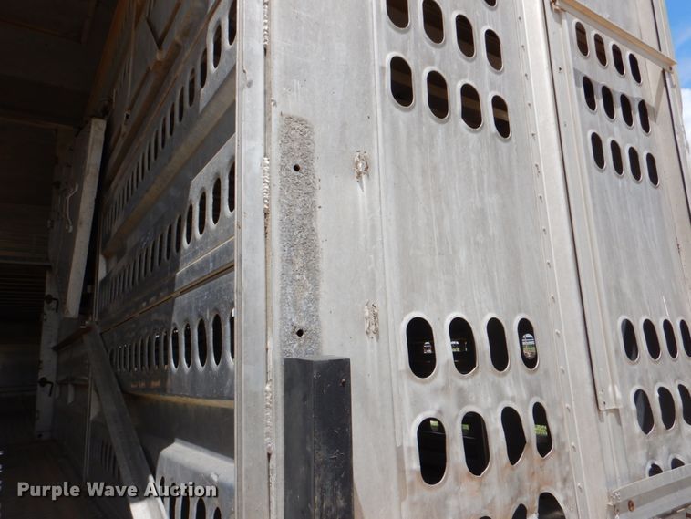 image for item DJ0784 2000 Barrett 00L11965  livestock trailer