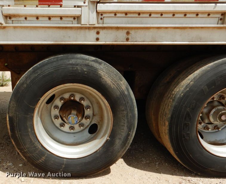 image for item DJ0784 2000 Barrett 00L11965  livestock trailer