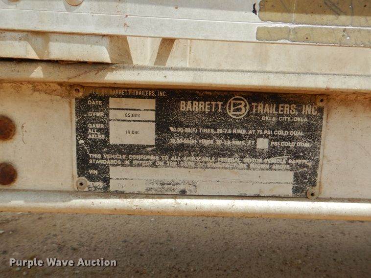 image for item DJ0784 2000 Barrett 00L11965  livestock trailer