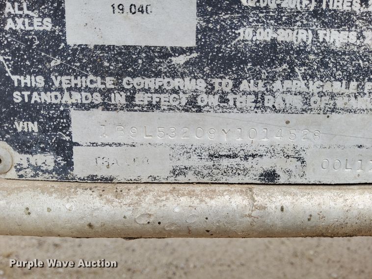 image for item DJ0784 2000 Barrett 00L11965  livestock trailer