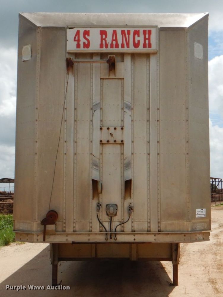 image for item DJ0785 1983 Barrett 82L2268  livestock trailer