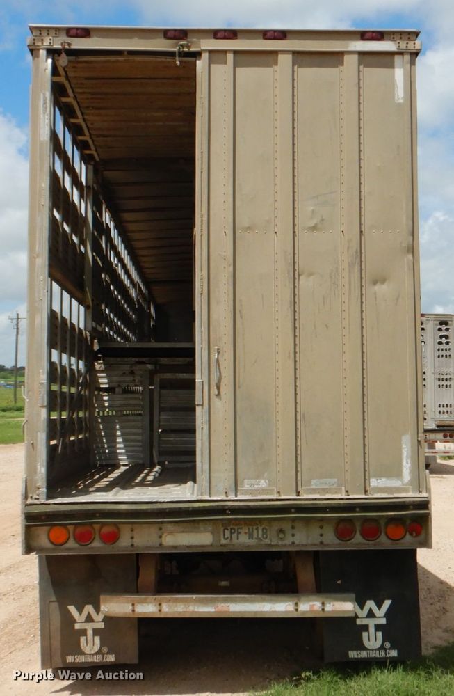 image for item DJ0785 1983 Barrett 82L2268  livestock trailer
