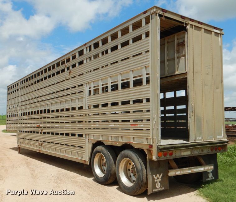 image for item DJ0785 1983 Barrett 82L2268  livestock trailer