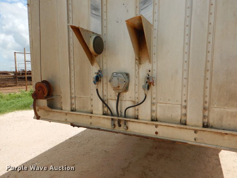 image for item DJ0785 1983 Barrett 82L2268  livestock trailer