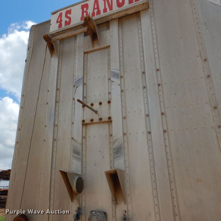 image for item DJ0785 1983 Barrett 82L2268  livestock trailer