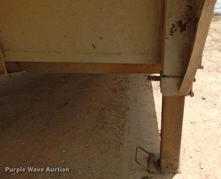 image for item DJ0785 1983 Barrett 82L2268  livestock trailer