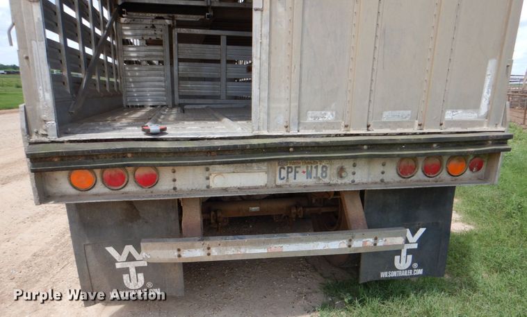 image for item DJ0785 1983 Barrett 82L2268  livestock trailer