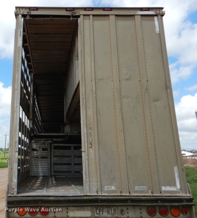 image for item DJ0785 1983 Barrett 82L2268  livestock trailer