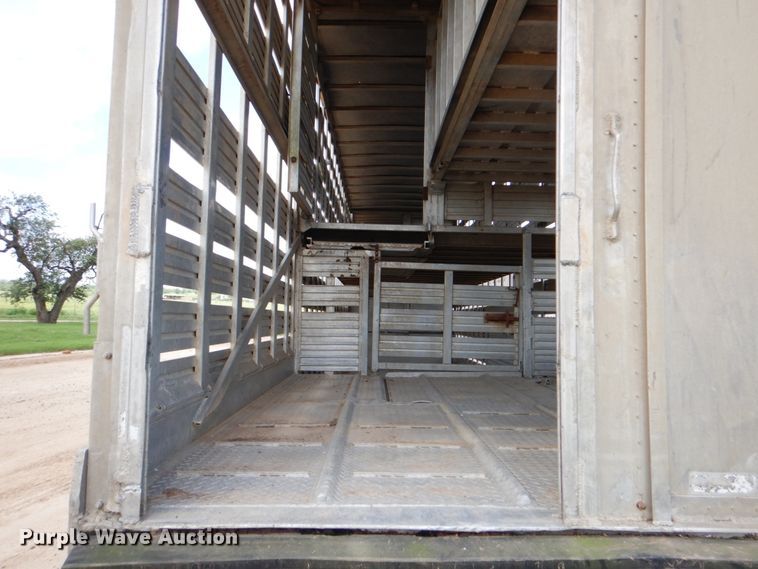 image for item DJ0785 1983 Barrett 82L2268  livestock trailer