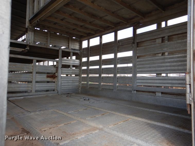 image for item DJ0785 1983 Barrett 82L2268  livestock trailer