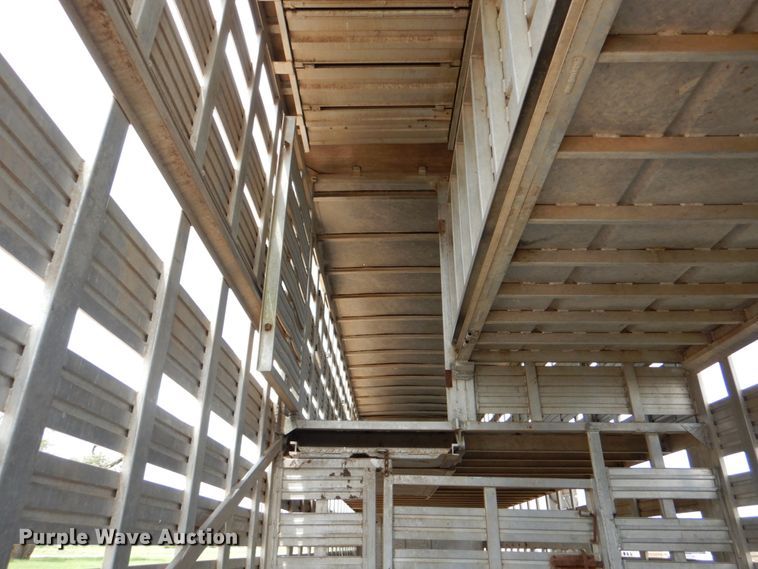 image for item DJ0785 1983 Barrett 82L2268  livestock trailer