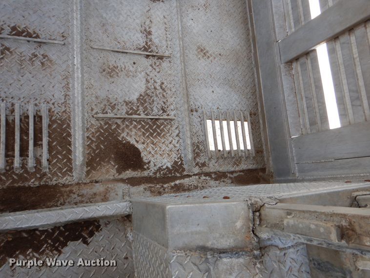 image for item DJ0785 1983 Barrett 82L2268  livestock trailer