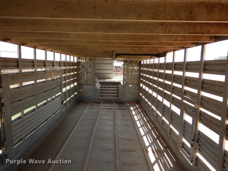 image for item DJ0785 1983 Barrett 82L2268  livestock trailer