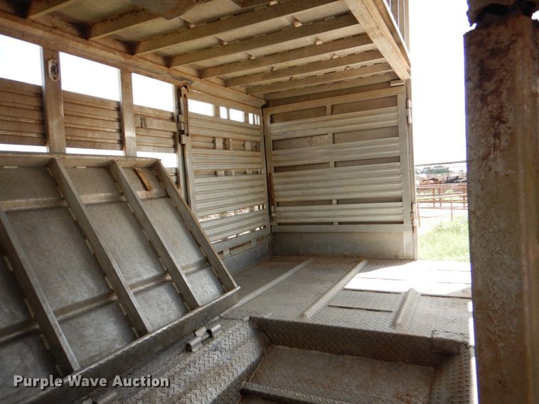 image for item DJ0785 1983 Barrett 82L2268  livestock trailer