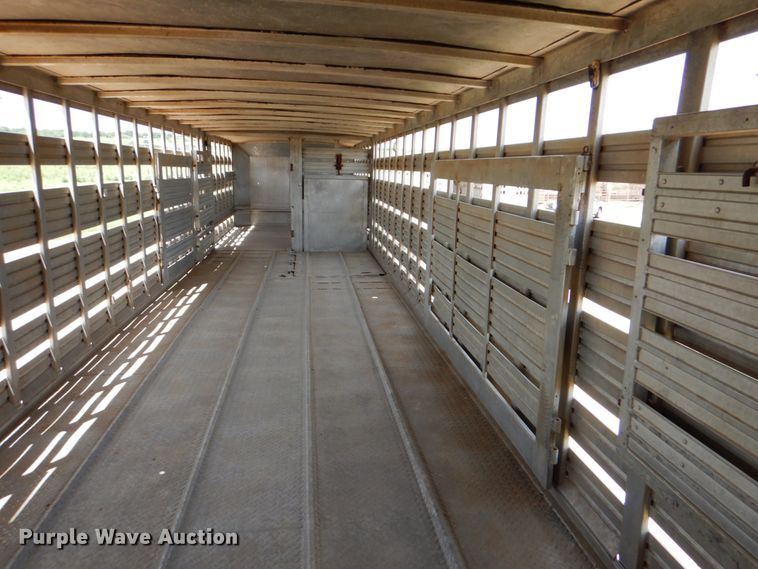 image for item DJ0785 1983 Barrett 82L2268  livestock trailer