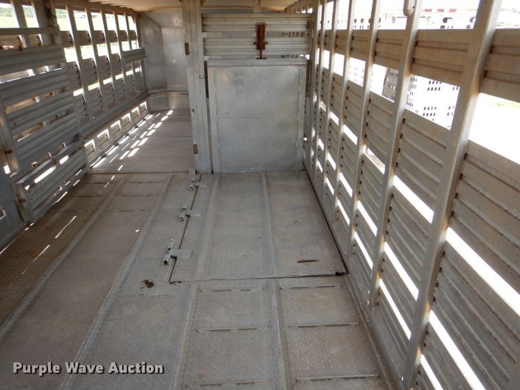 image for item DJ0785 1983 Barrett 82L2268  livestock trailer