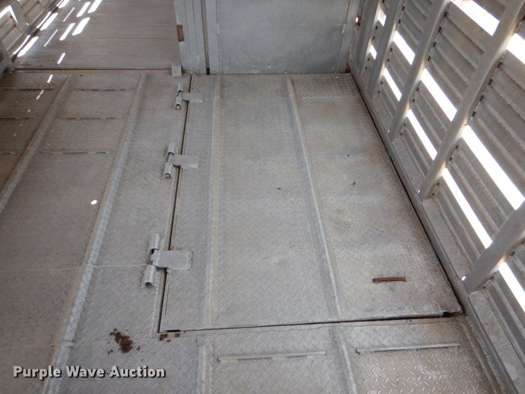 image for item DJ0785 1983 Barrett 82L2268  livestock trailer