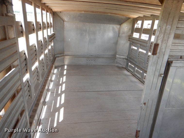 image for item DJ0785 1983 Barrett 82L2268  livestock trailer