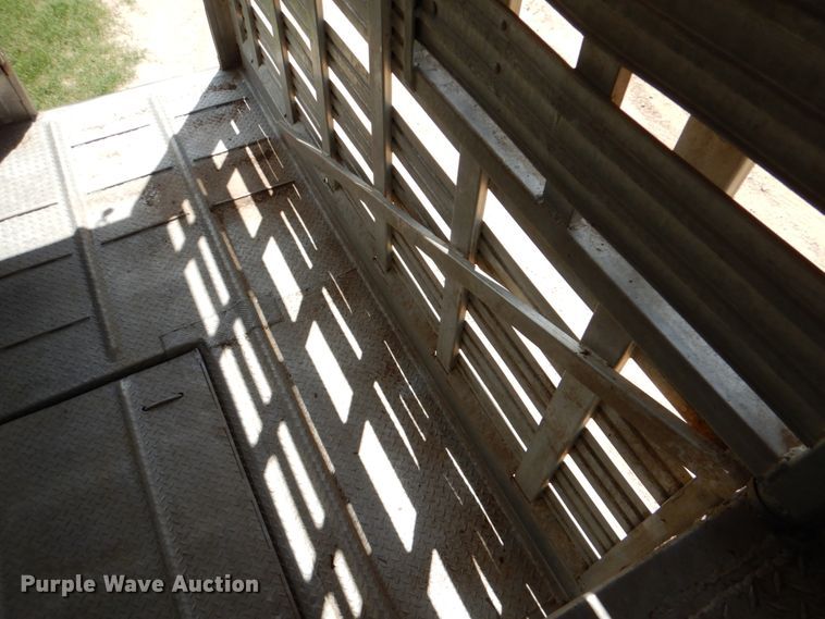 image for item DJ0785 1983 Barrett 82L2268  livestock trailer