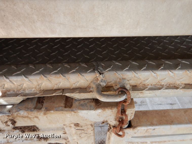 image for item DJ0785 1983 Barrett 82L2268  livestock trailer