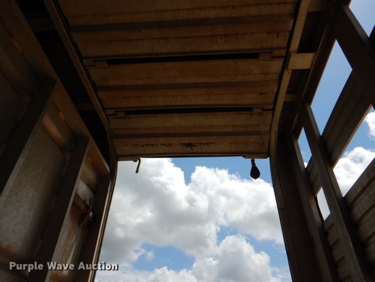 image for item DJ0785 1983 Barrett 82L2268  livestock trailer