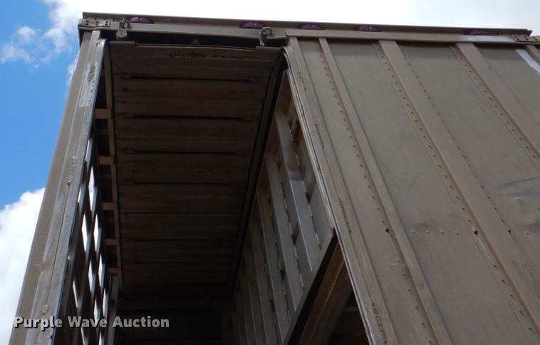 image for item DJ0785 1983 Barrett 82L2268  livestock trailer