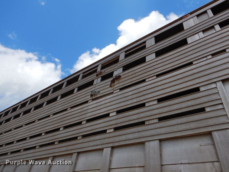 image for item DJ0785 1983 Barrett 82L2268  livestock trailer