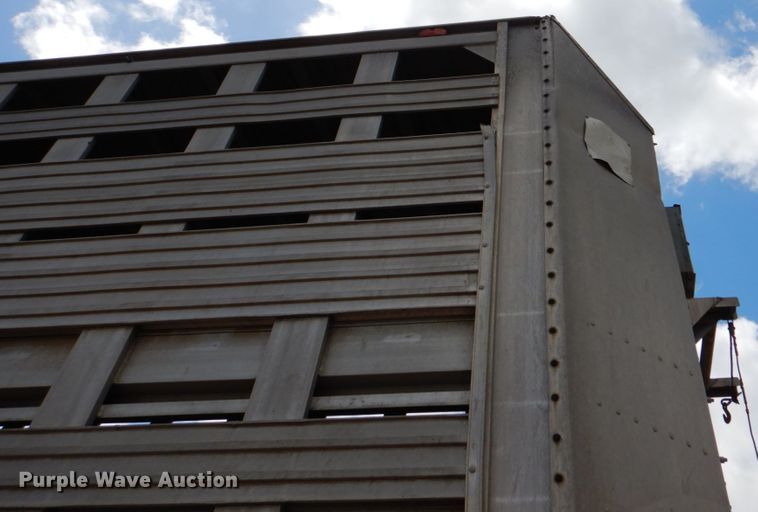 image for item DJ0785 1983 Barrett 82L2268  livestock trailer