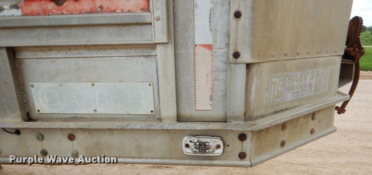 image for item DJ0785 1983 Barrett 82L2268  livestock trailer