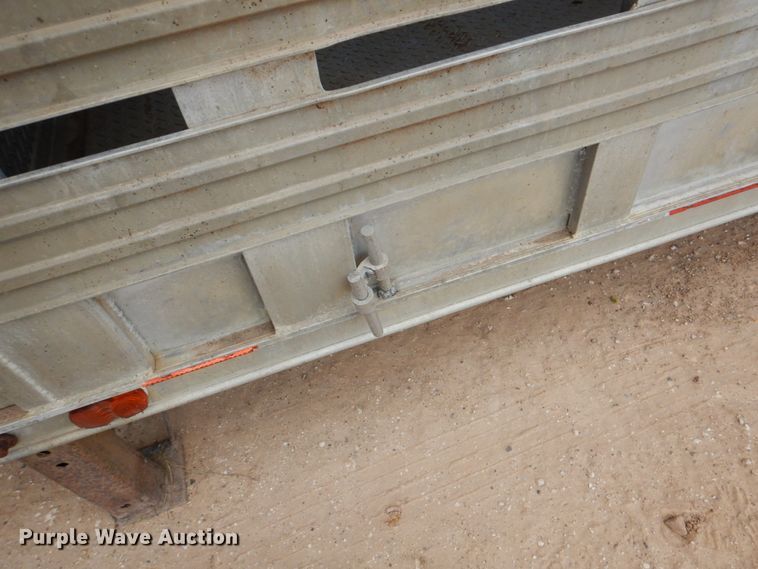 image for item DJ0785 1983 Barrett 82L2268  livestock trailer