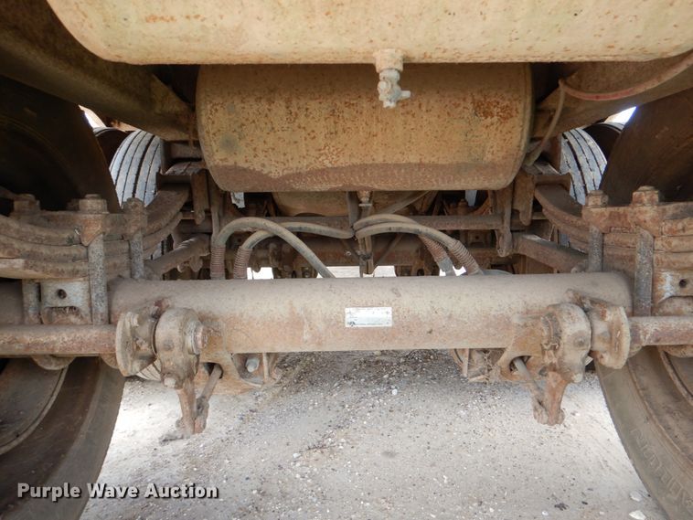 image for item DJ0785 1983 Barrett 82L2268  livestock trailer