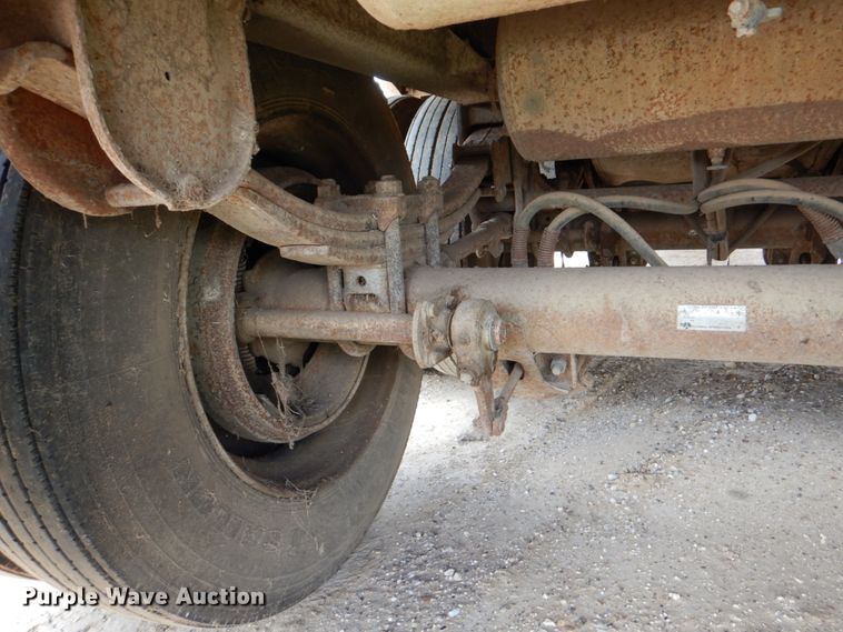 image for item DJ0785 1983 Barrett 82L2268  livestock trailer