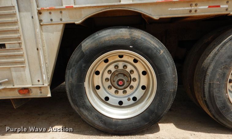 image for item DJ0785 1983 Barrett 82L2268  livestock trailer