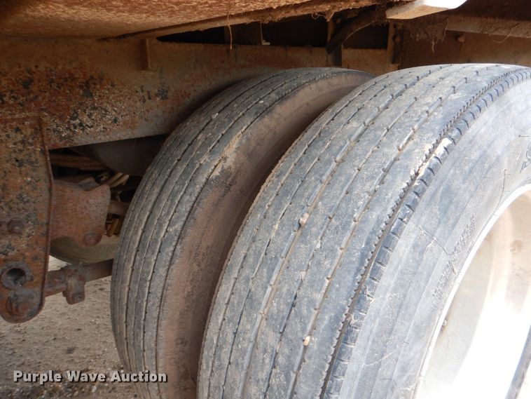 image for item DJ0785 1983 Barrett 82L2268  livestock trailer