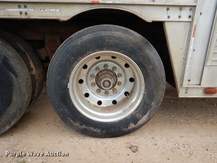 image for item DJ0785 1983 Barrett 82L2268  livestock trailer