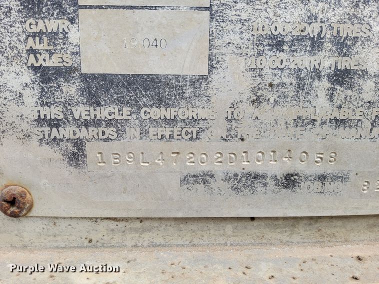 image for item DJ0785 1983 Barrett 82L2268  livestock trailer