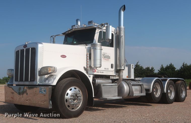 image for item DJ1941 2009 Peterbilt 388  semi truck