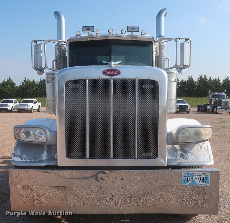 image for item DJ1941 2009 Peterbilt 388  semi truck