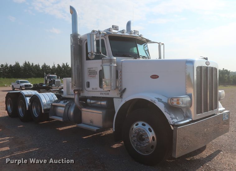 image for item DJ1941 2009 Peterbilt 388  semi truck