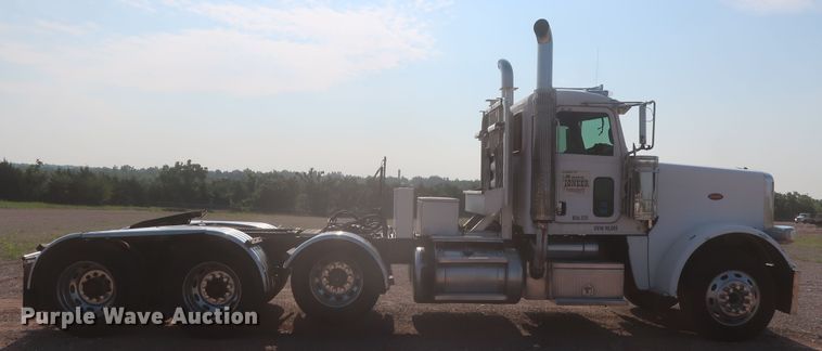 image for item DJ1941 2009 Peterbilt 388  semi truck