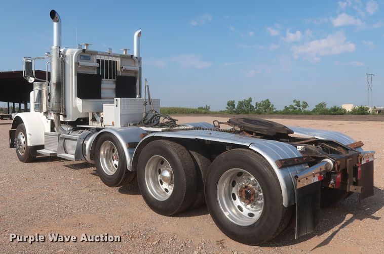 image for item DJ1941 2009 Peterbilt 388  semi truck