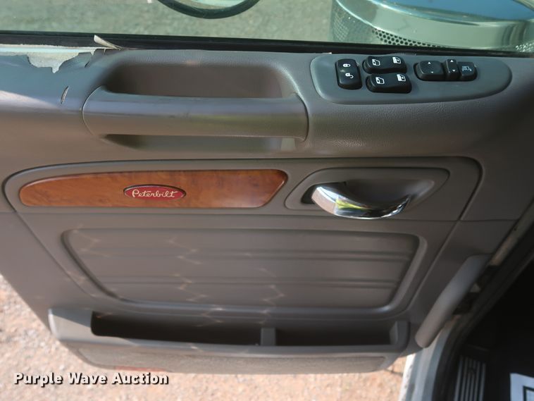 image for item DJ1941 2009 Peterbilt 388  semi truck