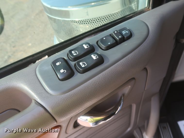 image for item DJ1941 2009 Peterbilt 388  semi truck