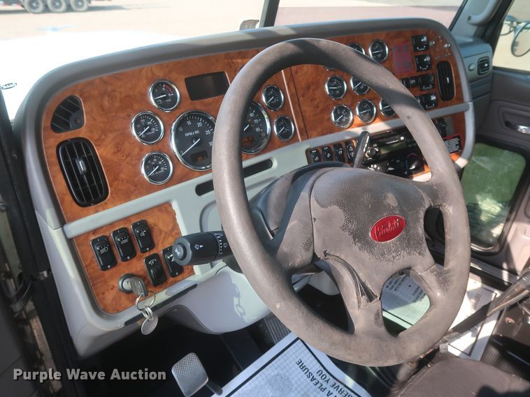 image for item DJ1941 2009 Peterbilt 388  semi truck
