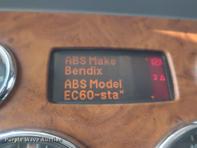 image for item DJ1941 2009 Peterbilt 388  semi truck