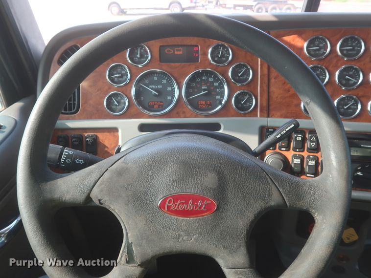 image for item DJ1941 2009 Peterbilt 388  semi truck