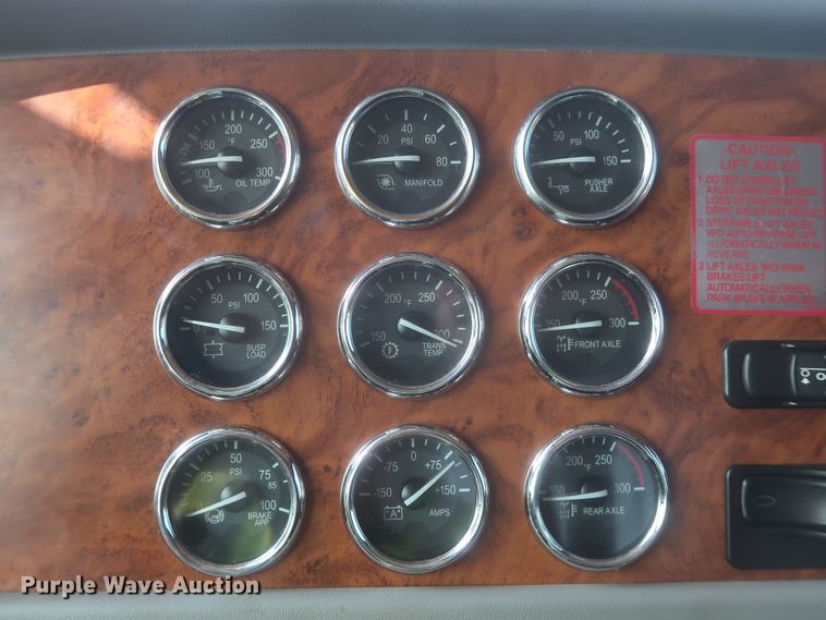 image for item DJ1941 2009 Peterbilt 388  semi truck