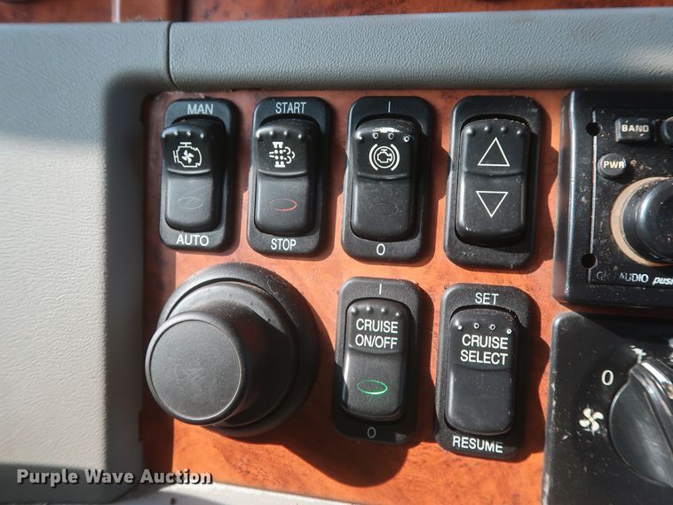 image for item DJ1941 2009 Peterbilt 388  semi truck