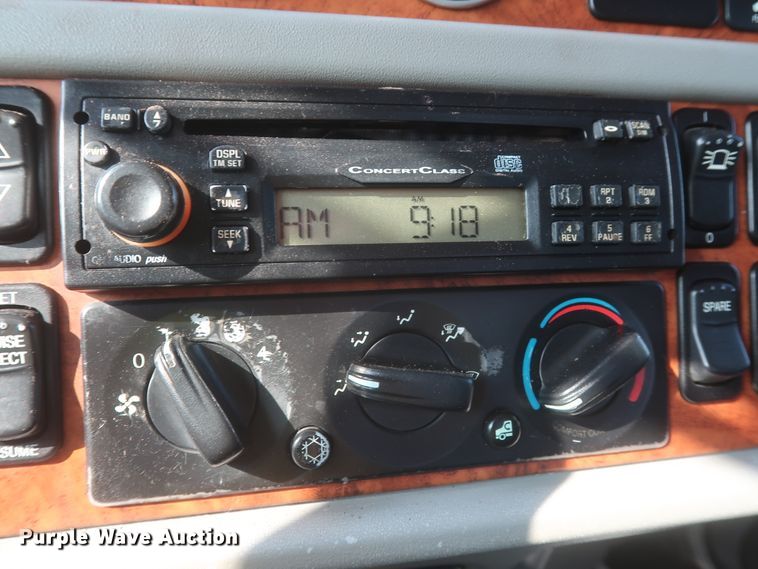 image for item DJ1941 2009 Peterbilt 388  semi truck